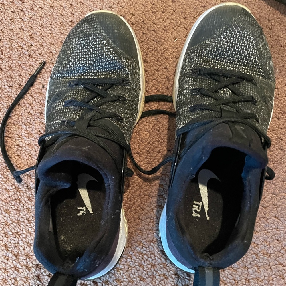 Nike Metcon Black and white Womens Cross Training Gym Shoes Sz 8 used condition